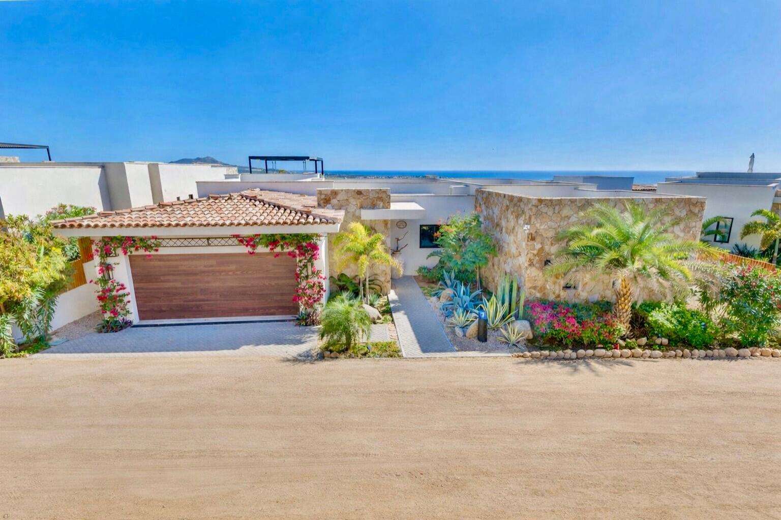 Cove Club Las Colinas Welcome to Casa Van Brunt this 4 bedroom 4 1/2 bath home plus a den is located in Las Colinas in the private resort community of Cabo Del Sol. This residence is a two-story home sitting on nearly 12,000 square feet of land. The home is delivered fully furnished and overlooks the 12th hole of the Cove Club Golf Course. Enjoy it's outdoor living space with a large palapa and infinity-edge pool with – Cabo Del Sol, Cabo Corridor, BS